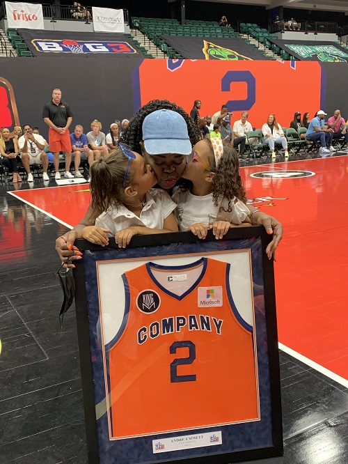 Andre Emmett's mother, Regina Oliver, and his daughters at Big 3 jersey retirement