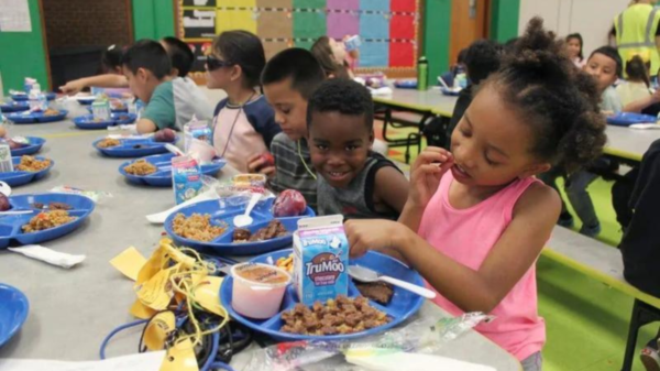 Students eating lunch